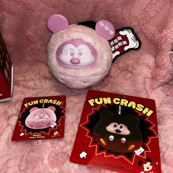 Disney Miniso Fun Crash Heart Mickey Box Pendant - Picture 2 of 9